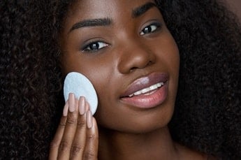 Pele oleosa: Conheça sobre esse tipo de pele e como tratar