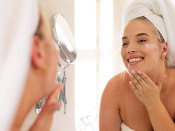 Vitamina C ajuda a neutralizar manchas da pele