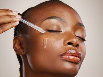 Vitamina C para o rosto garante hidratação e luminosidade