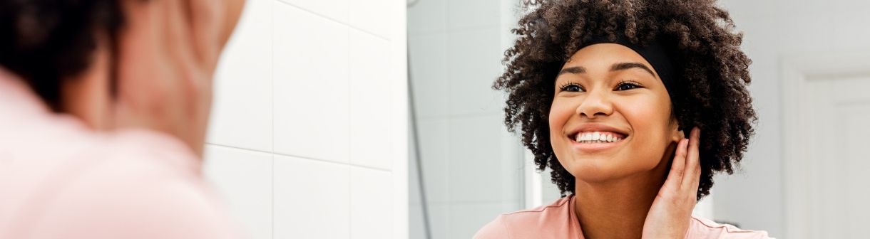 Ácido ascórbico deixa a pele sensível? Dermatologista explica se a vitamina C causa esse tipo de reação