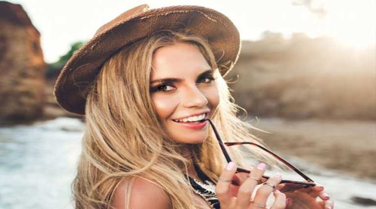 Como fazer luzes em casa: passo a passo para clarear o cabelo sozinha | Garnier