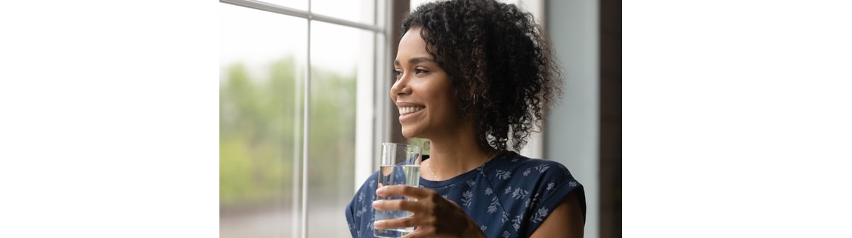 Descubra os benefícios de beber água para pele do rosto