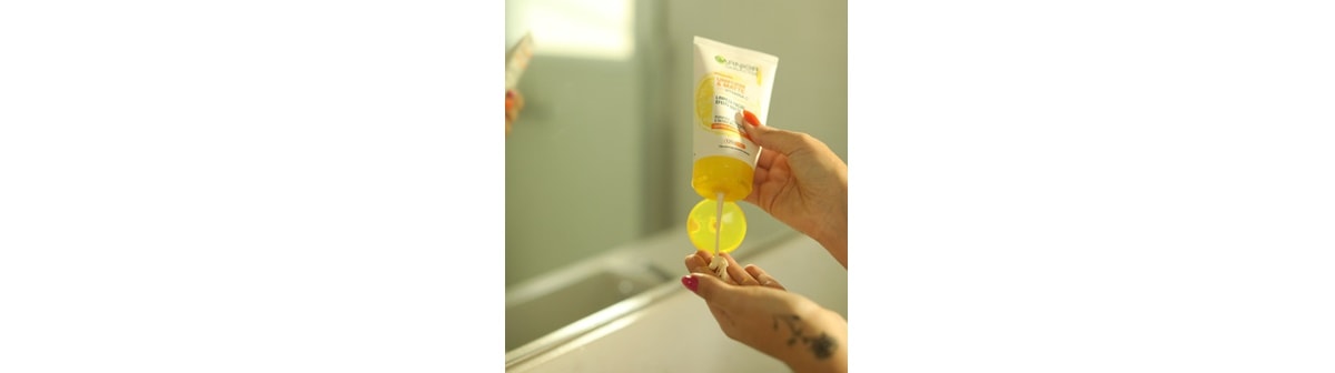 Sabonete líquido com vitamina C para o rosto: conheça os benefícios