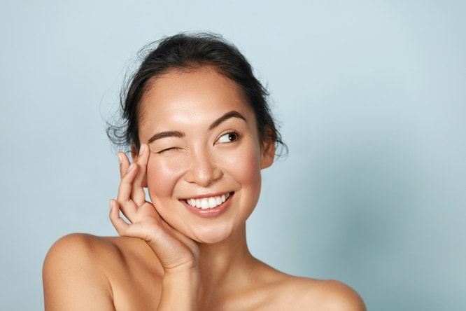 Rotina de skincare noturna: quais produtos usar e como fazer?