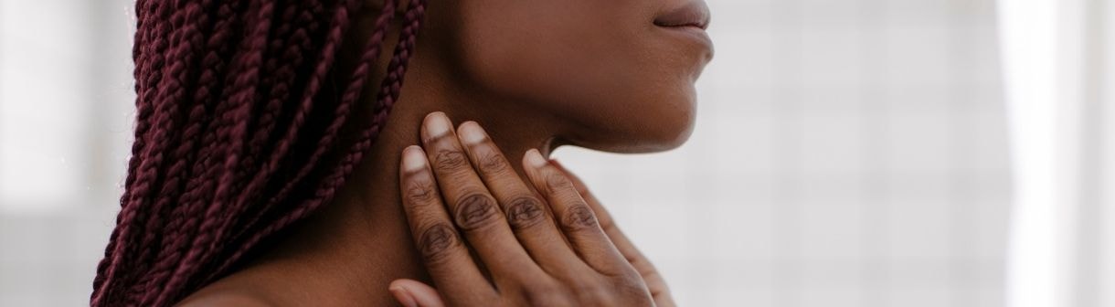 hidratante facial com vitamina c no pescoco