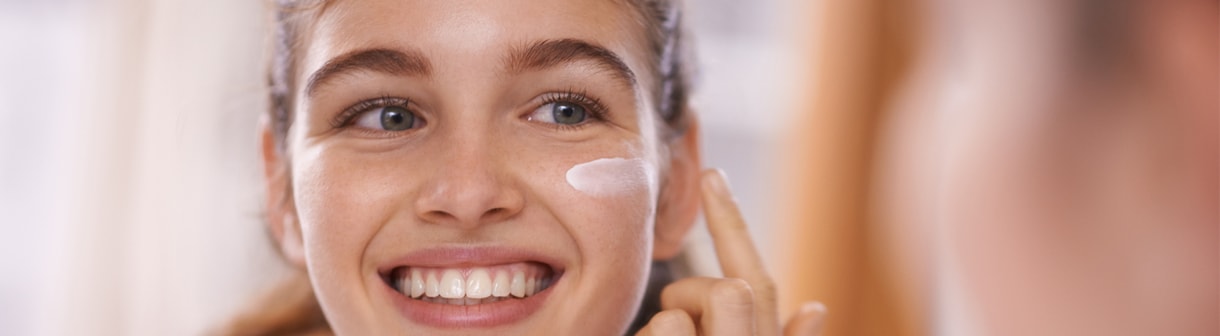 Pele oleosa também precisa de hidratação? Confira a matéria e saiba como escolher o melhor produto