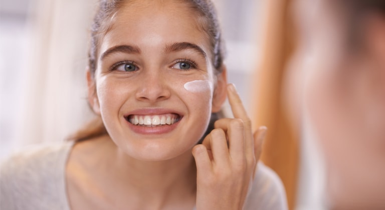 Pele oleosa também precisa de hidratação? Confira a matéria e saiba como escolher o melhor produto