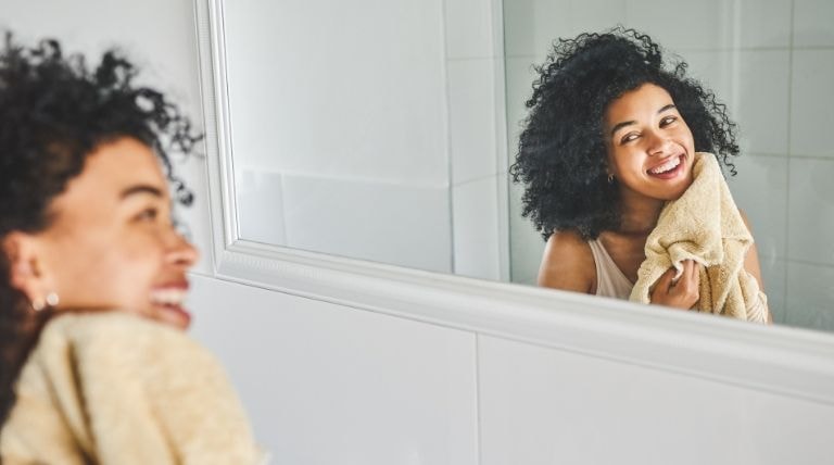 Manchas na pele negra: quais são as mais comuns? Cuidados e produtos para incluir na rotina de skincare