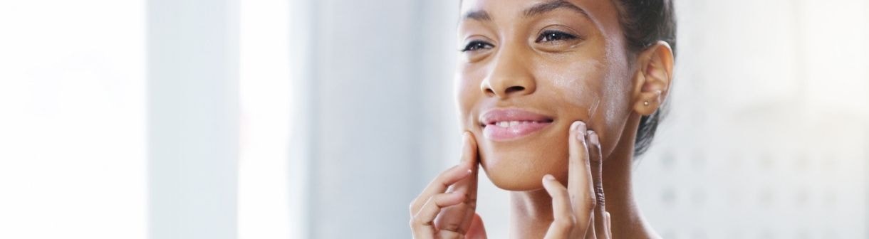 Pele negra pode usar vitamina C Dermatologista esclarece o assunto 