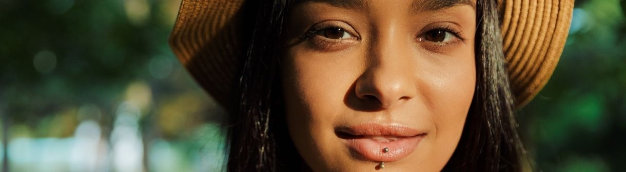 Protetor solar com cor: 3 dicas para acertar no tom na hora de comprar 