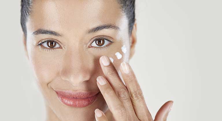 Vitamina C para a pele o que e quais sao os beneficios clareia manchas saiba como usar na sua rotina de skincare