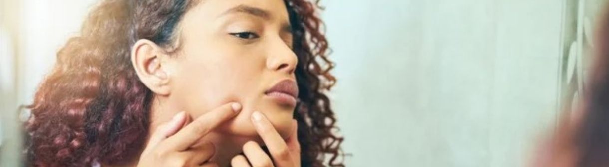 Vitamina C para o rosto pode dar espinhas? Dermatologista esclarece